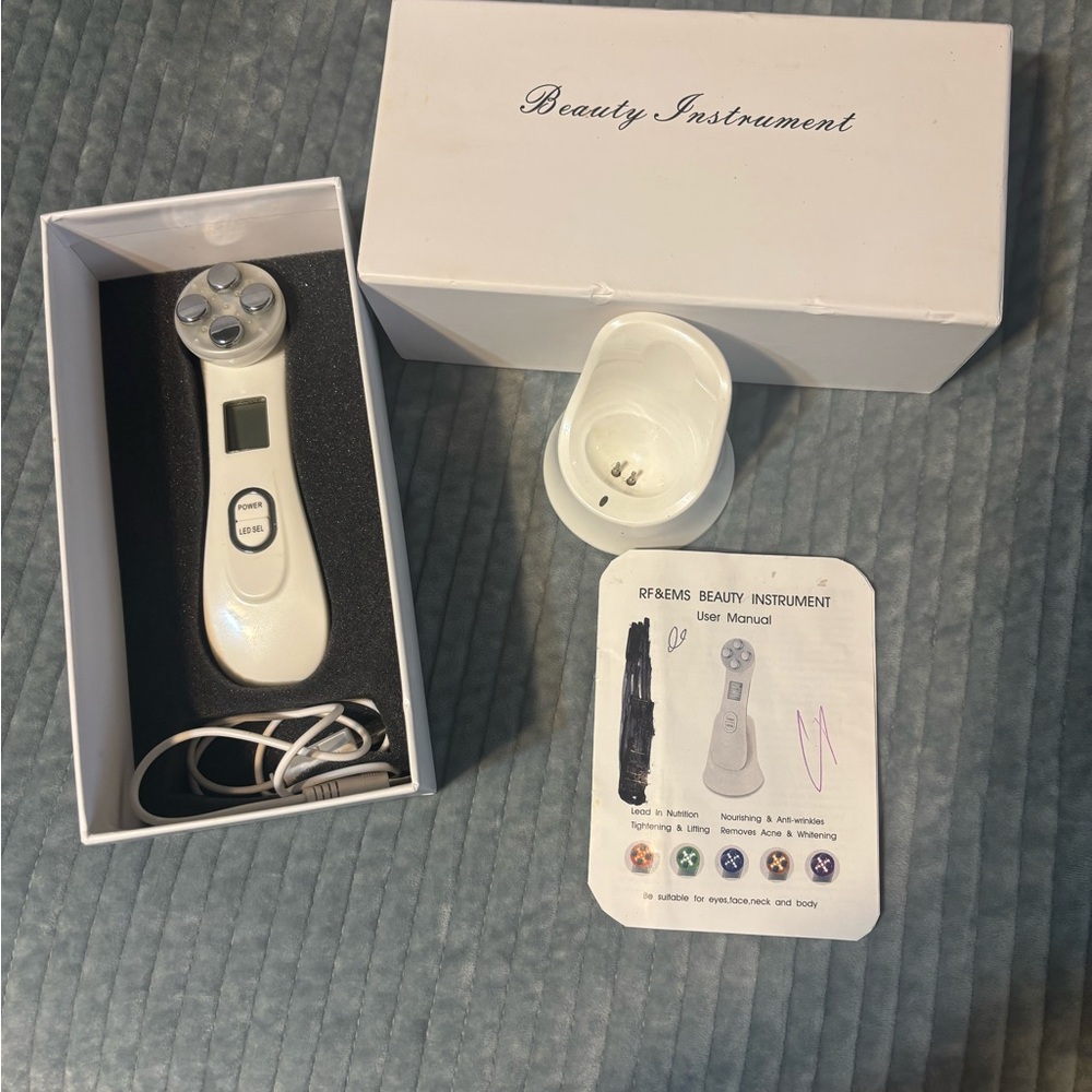 RF & EMS Beauty Instrument - White